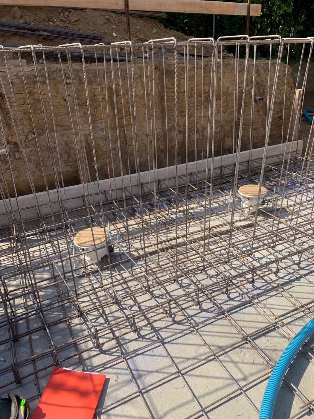 Quinto Vicentino — armature della platea e delle pareti della piscina in cemento armato