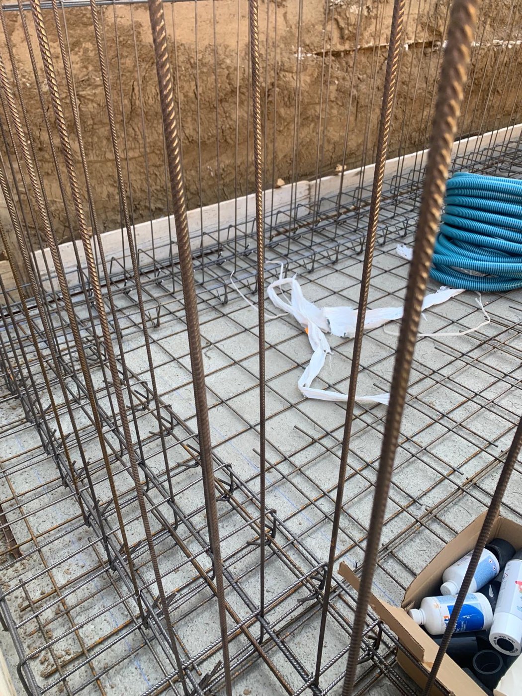 Quinto Vicentino — armature delle pareti della vasca prima del getto