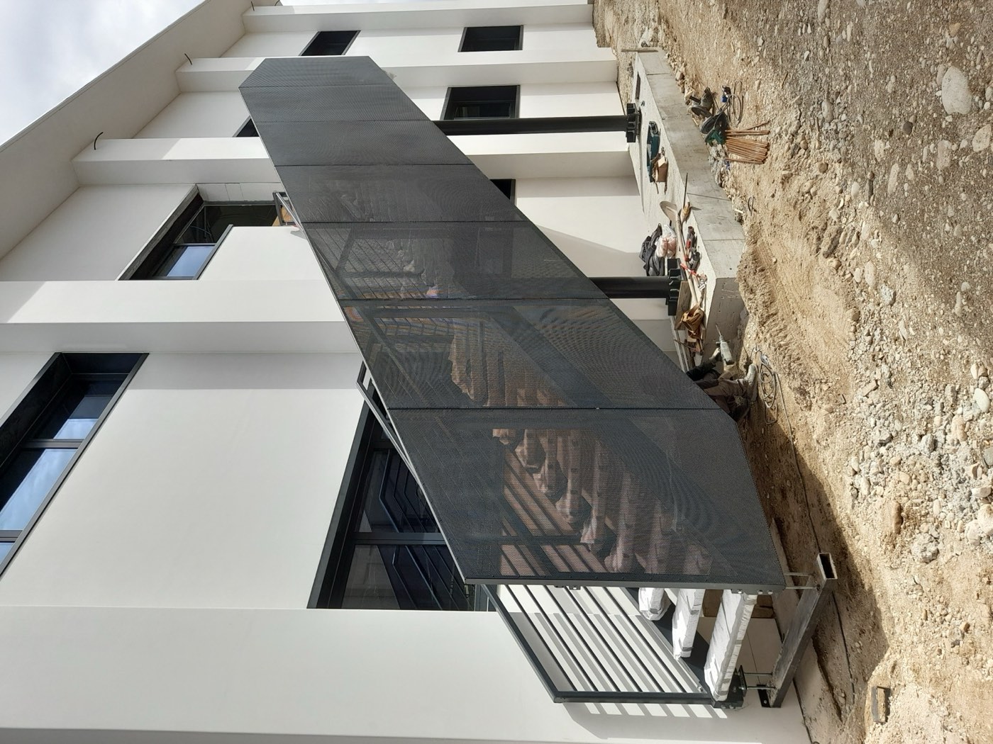 Bassano del Grappa — rampa della scala metallica in fase di montaggio